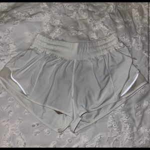 lululemon hotty hot low rise shorts